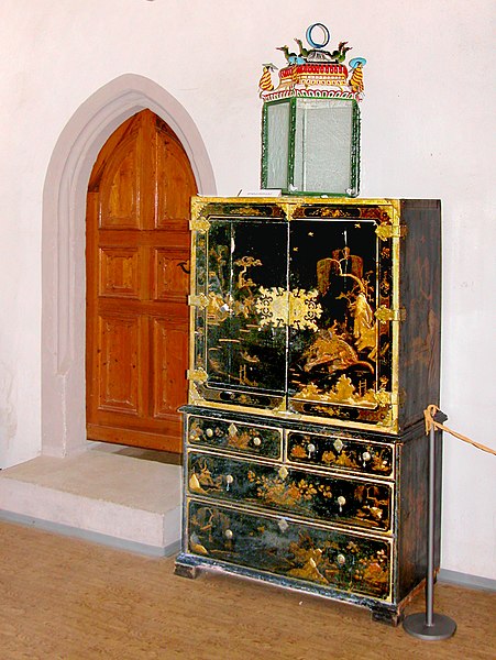 File:20071015465DR Netzschkau Schloß chinesischer Schrank.jpg