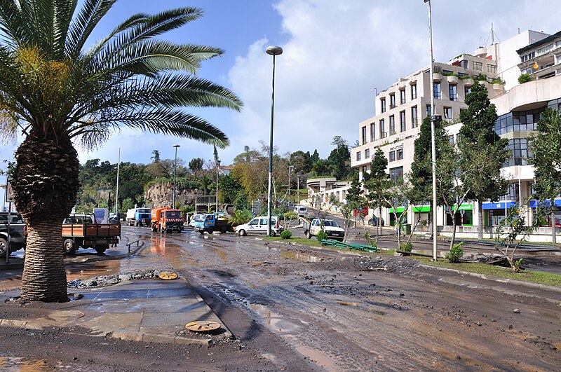 File:2010-03-02 12 44 03 Portugal-Funchal.jpg