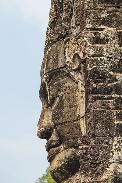 File:2016 Angkor, Angkor Thom, Bajon (42).jpg