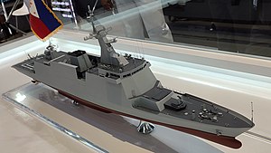 Model plavidla typu HDC 3100 na veletrhu Asia Defense And Security (ADAS) v roce 2022