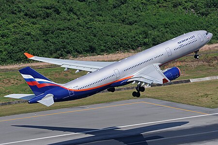ไฟล์:Aeroflot Airbus A330-300 taking off from Phuket International Airport.jpg
