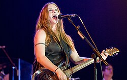 Alanis Morissette, in the Espacio Movistar, Barcelona, 2008. Alanis Morissette at Espacio Movistar 2.jpg