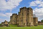 Alnwick Castle - 20437529412.jpg