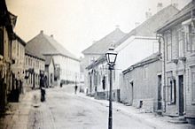 The roof and one of the windows of Altenburggården can be seen in the middle of the picture. Altenburggården was Marichen Altenburg's childhood home, and Henrik Ibsen lived there aged 3–8