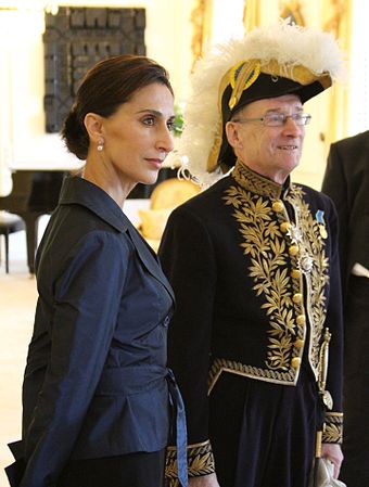 Bertil Roth (right), wearing Swedish diplomatic uniform, introducing the U.S. Ambassador to Sweden Azita Raji 2016.