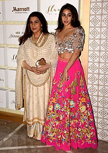 Amrita Singh & Sara Ali Khan at Shaadi By Marriott showcase (08).jpg