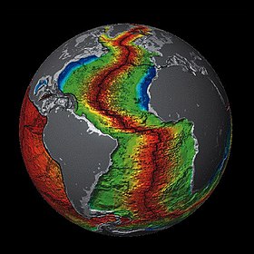 Карта возраста океанического дна. Срединно-Атлантический хребет — самая молодая (показано красным) часть дна Атлантического океана