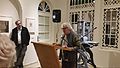 אבנר כץ נואם בפתיחת תערוכה של האמן יעקב שטיינהרט במוזיאון הרמן שטרוק