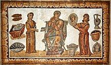 Mosaico de una matrona romana rodeada por dos sirvientes que le presentan joyas y un espejo.