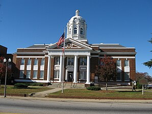 Barrow County Courthouse in Winder (2006). Das Courthouse wurde 1916 fertig gestellt. Im September 1980 wurde es als drittes Objekt im County in das NRHP eingetragen.[1]