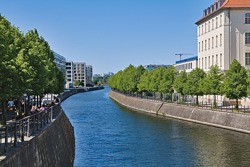 File:Berlin-Spandauer Schifffahrtskanal north of Sandkrugbrücke 2023-06-02 03.jpg