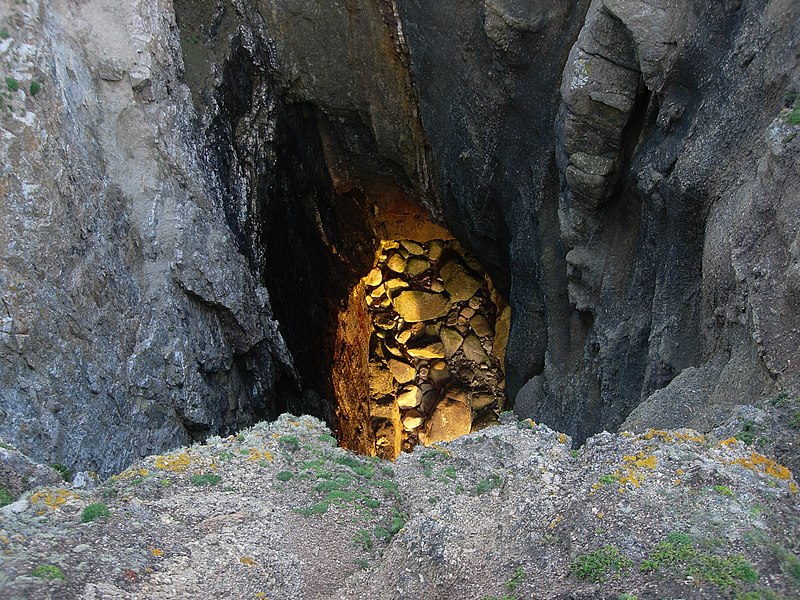 File:Blow Hole at Gwennap Head - geograph.org.uk - 1007994.jpg