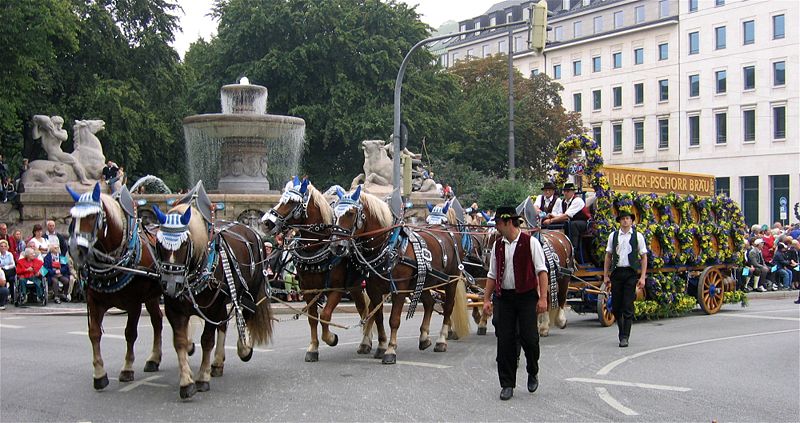 File:Brauereiwagen Hacker Pschorr Braeu-1.jpg