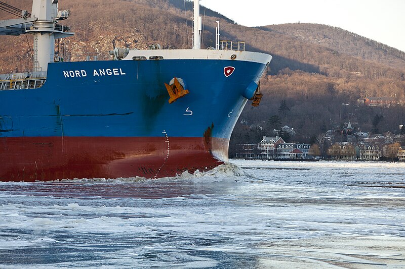 File:Breaking The Ice On The Hudson River With United States Coast Guard Cutter Hawser -y.jpg