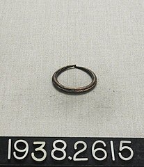 Bronze Ring or Earring, Yale University Art Gallery, inv. 1938.2615
