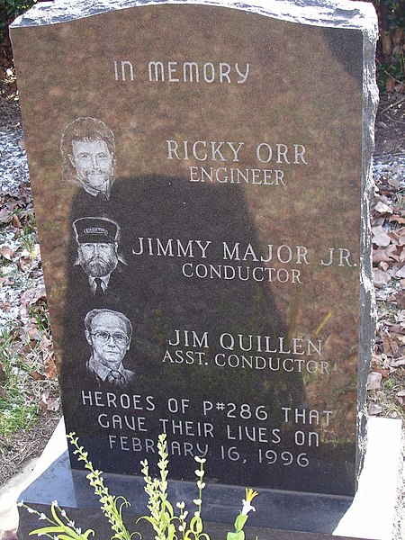 File:Brunswick train crash memorial front.jpg