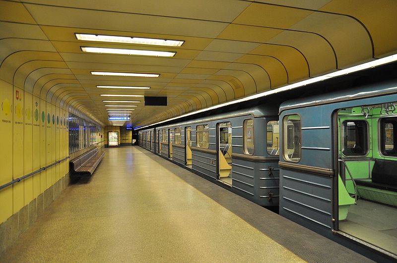 File:Budapest, metró 3, Újpest-Központ, 23.jpg