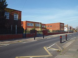 Buildings of the closed Arnold School, Arnold Avenue, Blackpool (geograph 4665907).jpg