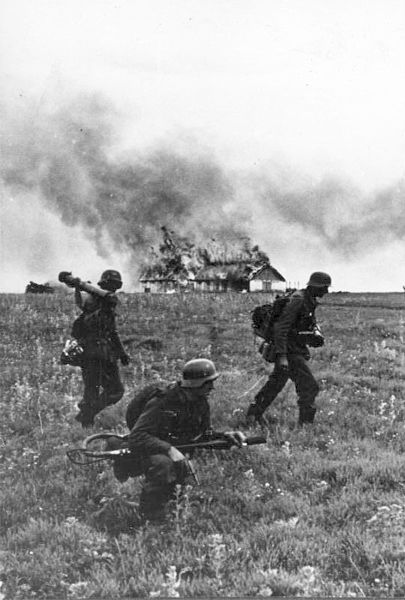 Soldiers of the Großdeutschland Division during Operation Barbarossa, 1941