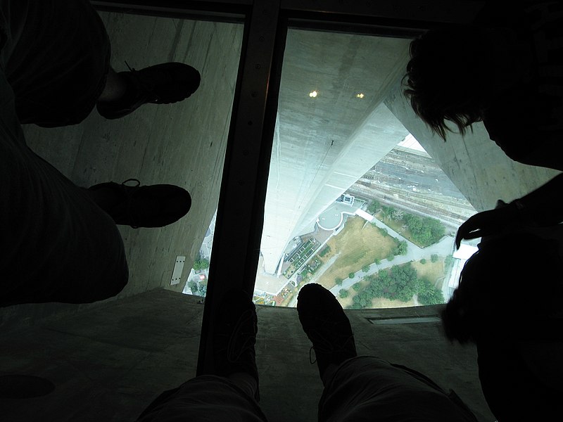 File:CN Tower Straight Down - panoramio.jpg