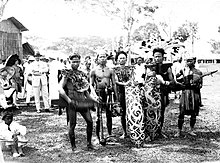 The Dayak tribe during an Erau ceremony in Tenggarong COLLECTIE TROPENMUSEUM Dayak tijdens het erau feest (een cultureel festival) in Tenggarong TMnr 10005749.jpg