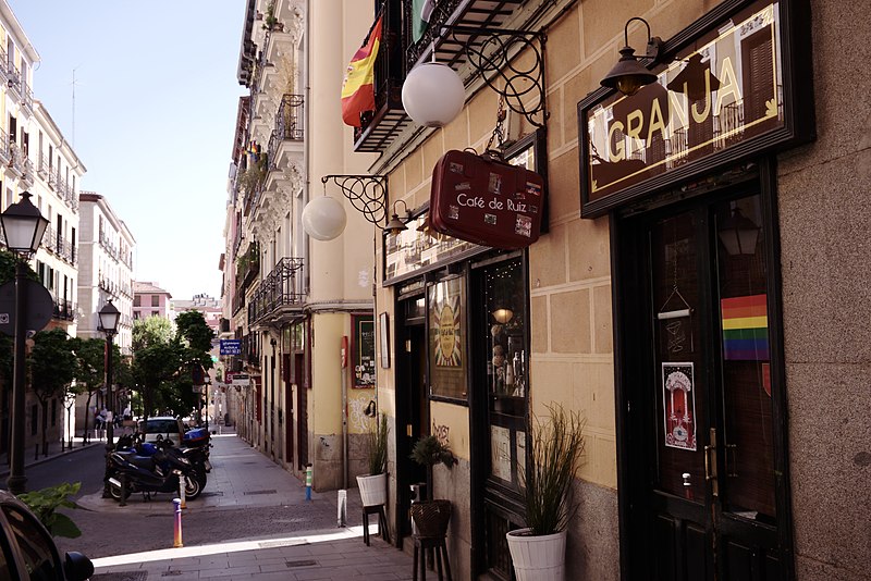 File:Cafe de Ruiz, Madrid.jpg