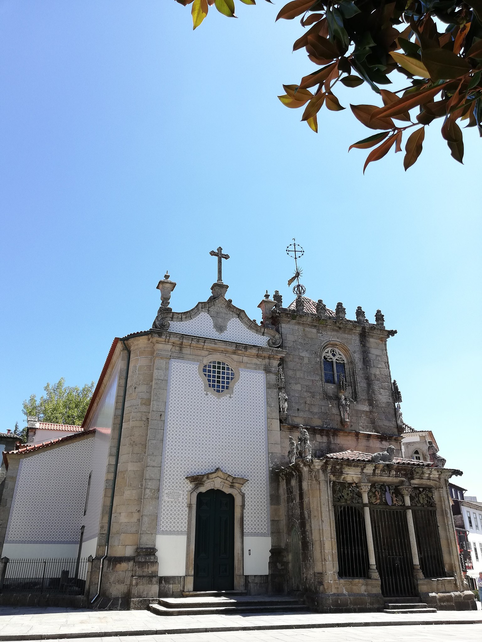 File:Capela de Nossa Senhora da Conceição (Casa dos Coimbras), Capela dos  Coimbras - capela em Braga, Portugal.jpg - Wikimedia Commons