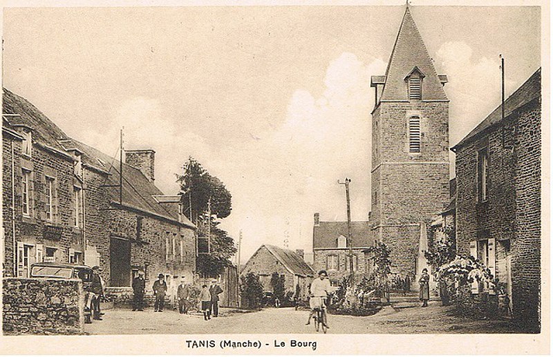 File:Carte postale du bourg de Tanis.jpg