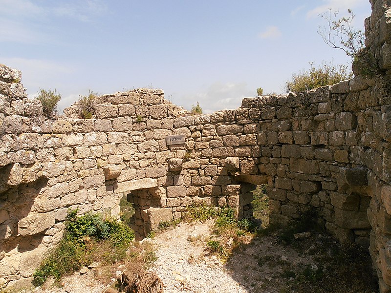 File:Castle of Aguilar052.JPG