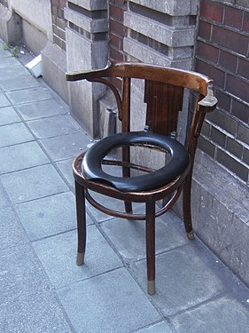 Close (?) stool lost in public space.