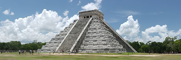 El Castillo (pyramidd of Kukulcán) in Chichén Itzá.