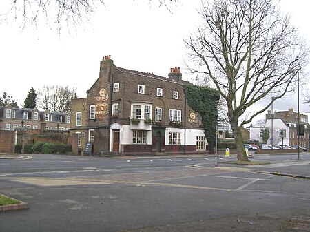 Coach and Horses pub, London Road, Isleworth geograph.org.uk 1123321