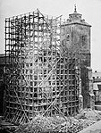 Démolition d'une tour durant la rénovation.