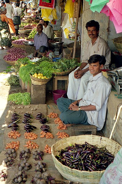 File:Devaraja Market vendors (4772438949).jpg