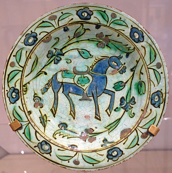 File:Dish with a riderless horse, Turkey, Iznik, Ottoman dynasty, early 17th century, painted and glazed stonepaste - Royal Ontario Museum - DSC04591.JPG