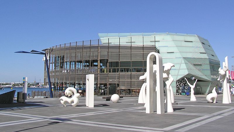 File:Docklands - Art Sculpture Displays & Waterfront Cafes and Restaurants.jpg