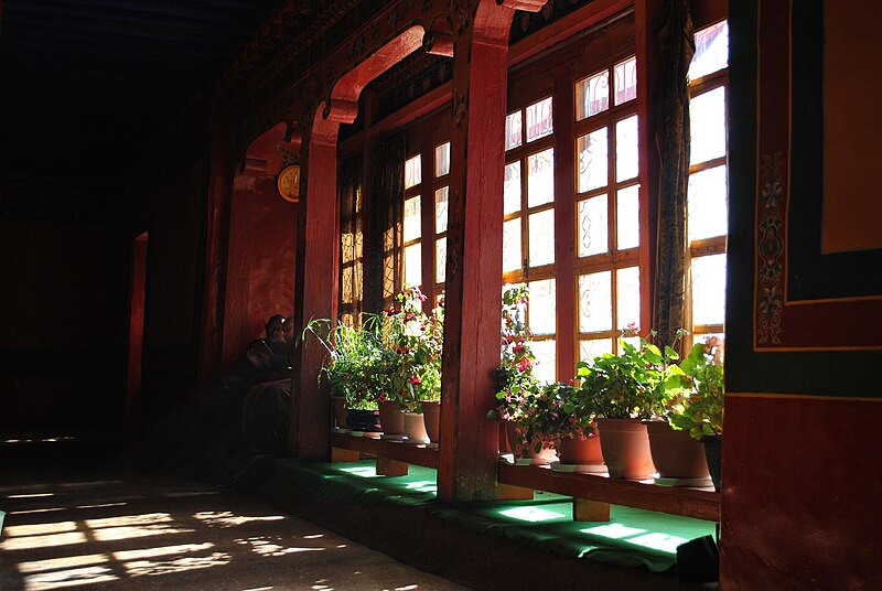 File:Drepung monastery2.jpg