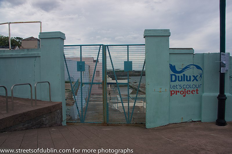 File:Dun Laoghaire Baths (Derelict Since 1997) - panoramio.jpg