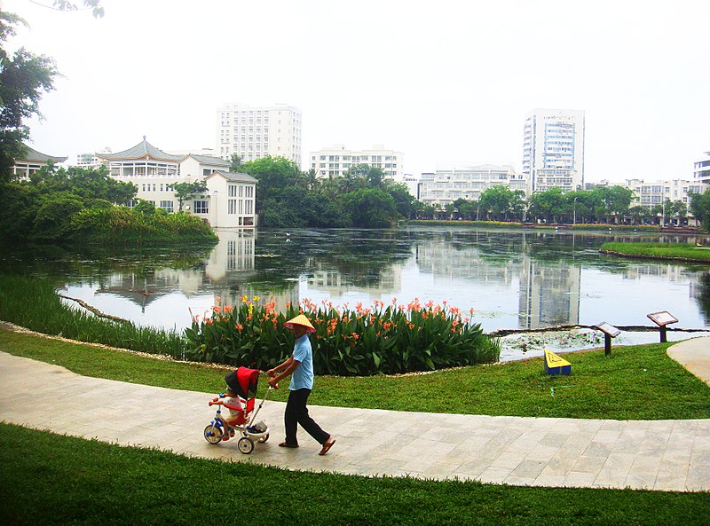 File:East Lake - 2018 05 04 - southeast corner.jpg