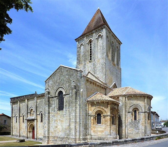 File:Eglise Saint-Pierre de Melle (03).jpg