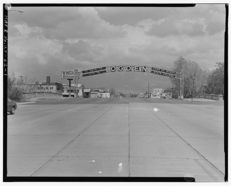File:End view of bridge, looking north - Ogden River Bridge, Spanning Ogden River at Washington Boulevard, Ogden, Weber County, UT HAER UT,29-OGDEN,4-1.tif