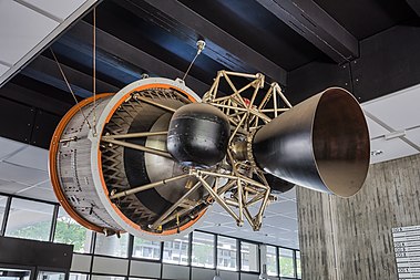 English: Astris, the third (upper) stage of the Europa I rocket, on display in Pfaffenwaldring 31 (V 31) on the campus of University of Stuttgart in Vaihingen, Stuttgart, Germany. Astris was developed by ERNO and MBB and built by Messerschmitt-Bölkow-Blohm (MBB) and ERNO in Germany.