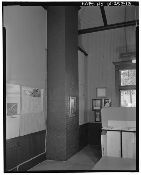 File:First floor, baggage room, looking northeast. - Big Four Depot, 10 South Second Street, Lafayette, Tippecanoe County, IN HABS IND,79-LAFY,3-18.tif