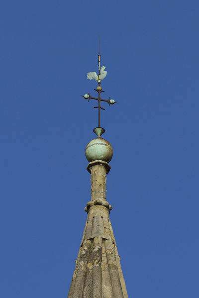 File:Flèche de la basilique Saint-Sernin.jpg