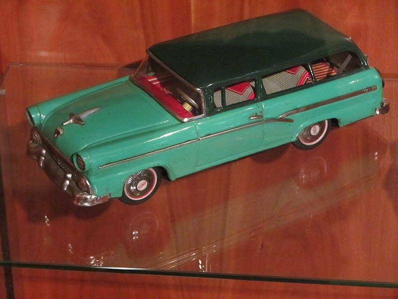 File:Ford Ranch Wagon Tin Toy (35246891593).jpg