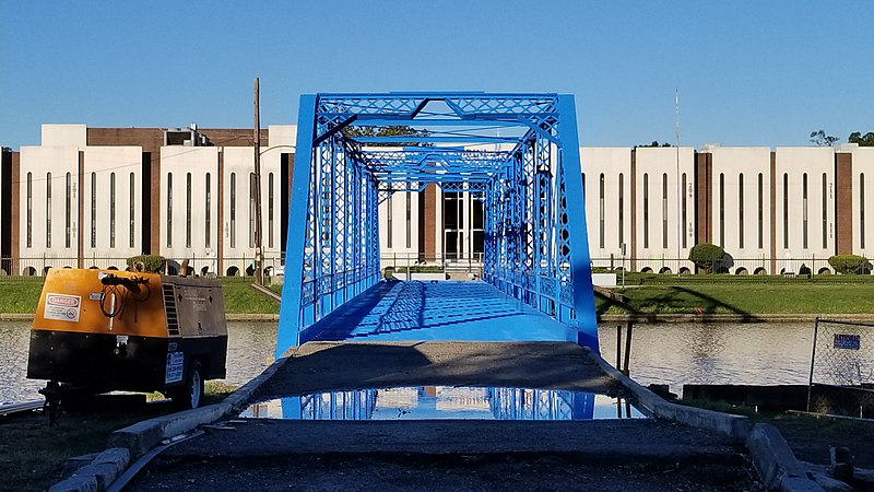 File:Fresh Paint Magnolia Bridge New Orleans.jpg