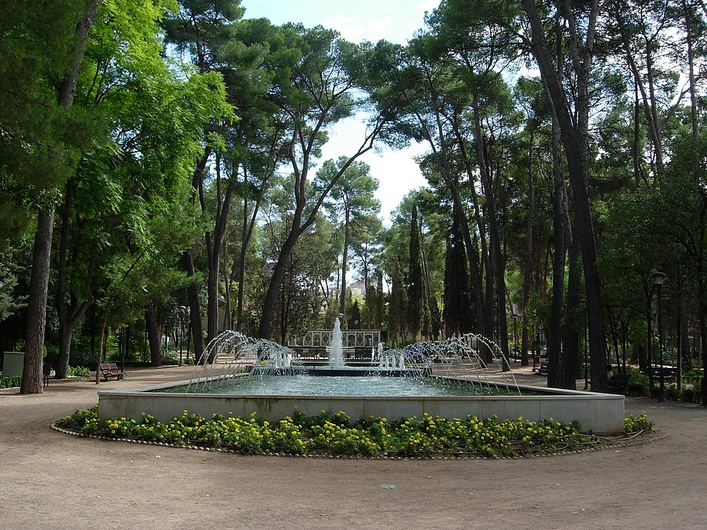 Fuente larga Parque Abelardo Sánchez