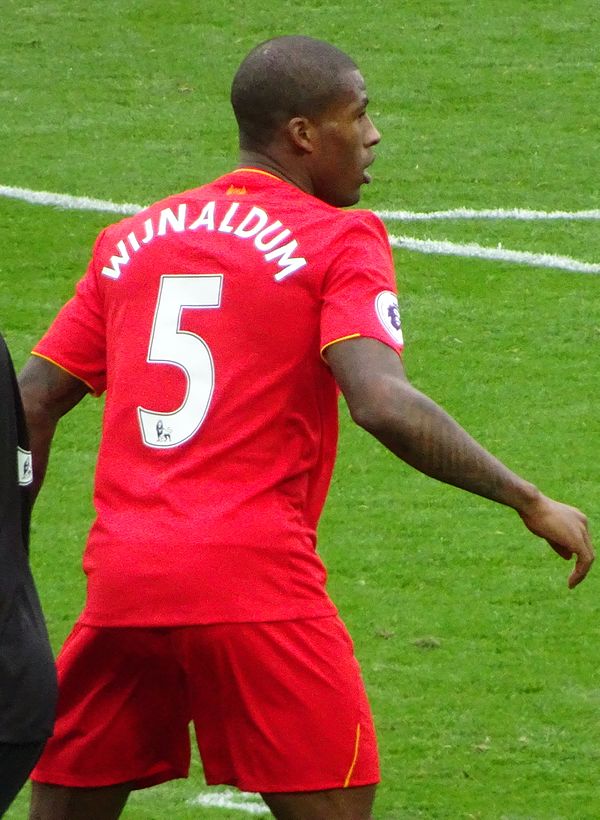 Wijnaldum playing for Liverpool in 2016