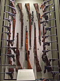 200px-German_WW_I_rifles_and_pistols.jpg