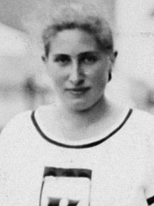 German women 4x100m team 1928 Olympics (cropped) - Leni Junker.jpg
